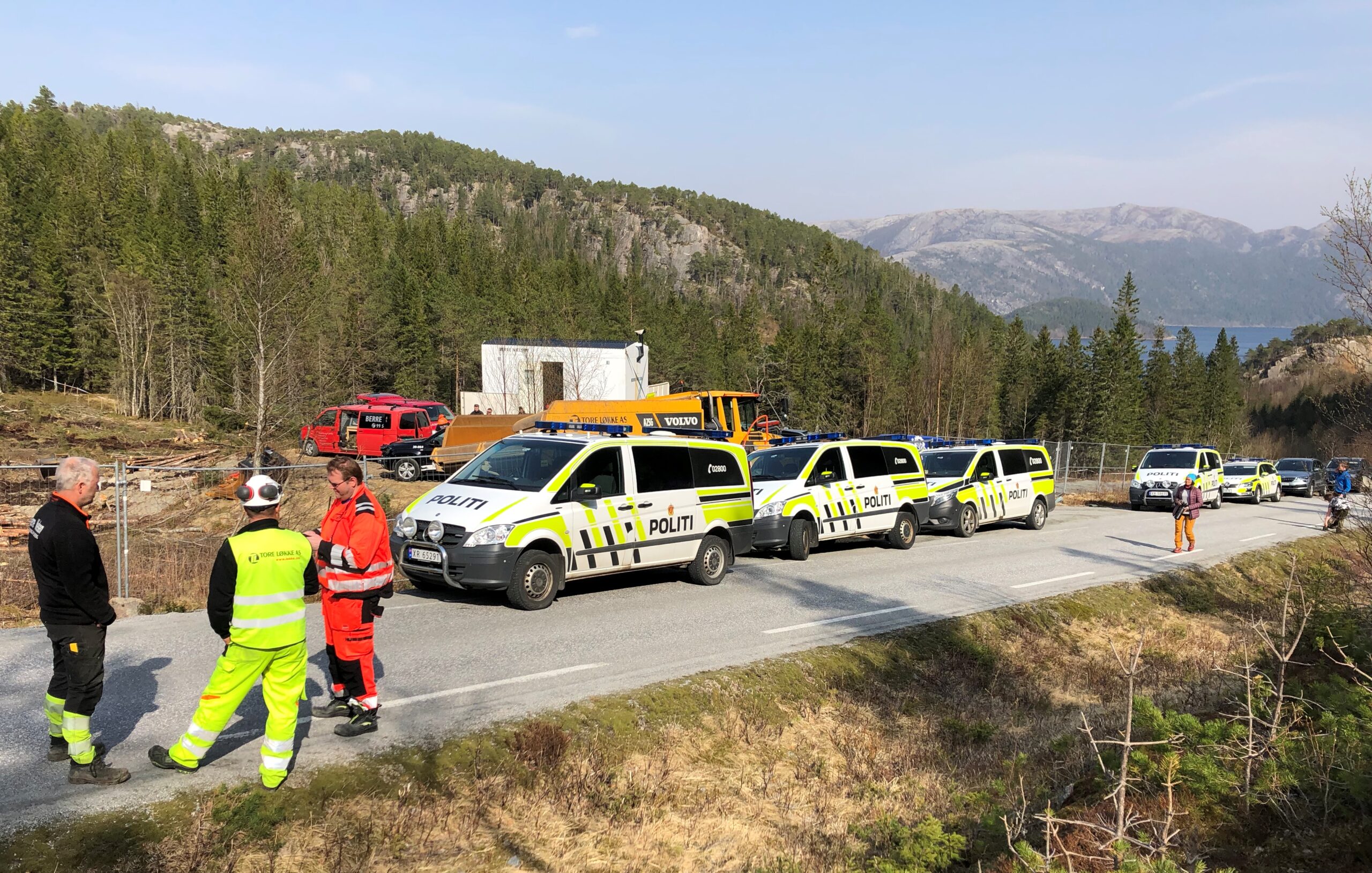 politibiler skjært politibiler ved Sørmarkfjellet